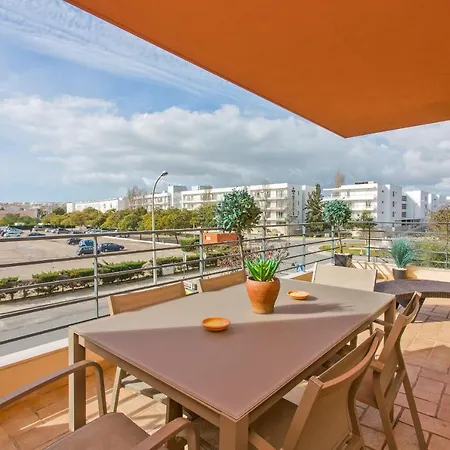 Daire Stylish Holiday Apartment, Central Lagos, Algarve